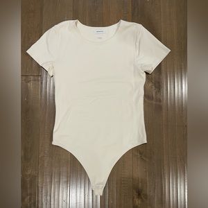 Aritzia Babaton short sleeve bodysuit